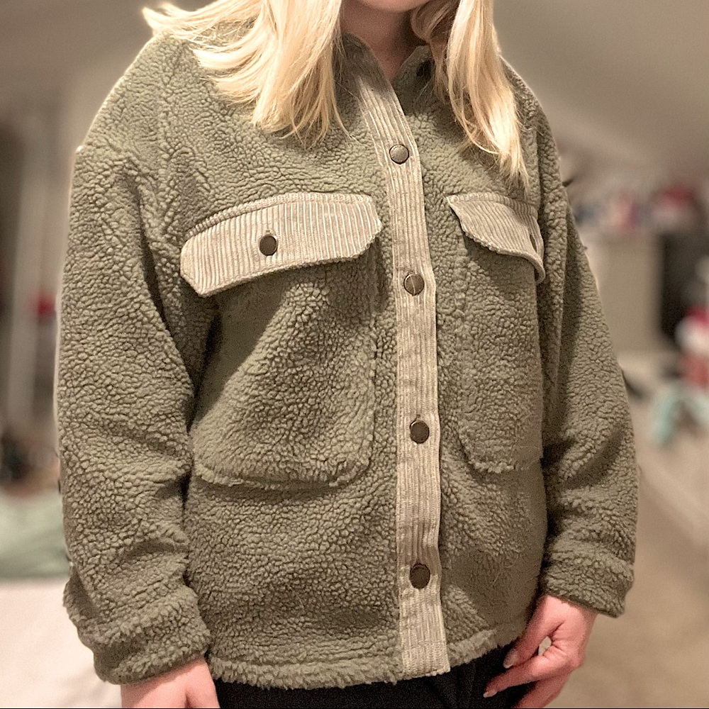 NEW - Zara Sherpa + Corduroy Shacket - MEDIUM